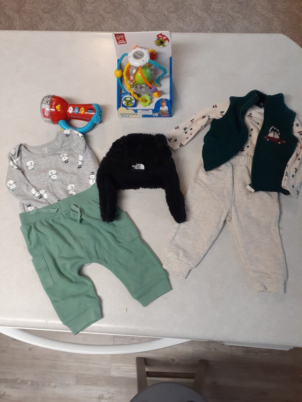 Lot Of 8pc Pre-owned Newborn Size 3-6 Months, Northface, Rugged Bear